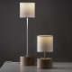 Colgante Minimi. Velador de estilo nórdico fabricado en madera con pantalla de tela. Disponible en su versión alta o baja.