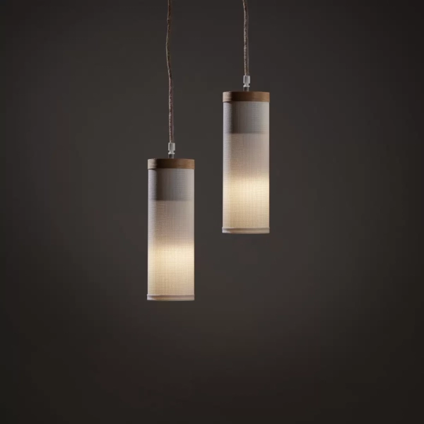 Colgante Bruma. Lámpara de colgar fabricada de manera artesanal, con estructura tubular metálica recubierta de tela Trama. Disponible en varios colores